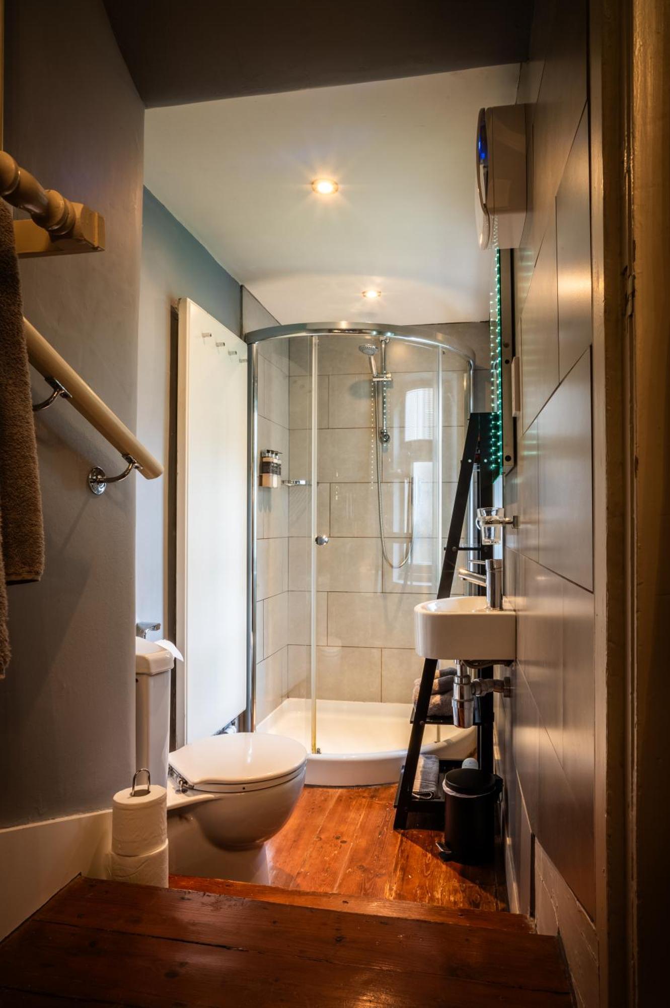 Six Brunton Place Guest House エディンバラ エクステリア 写真