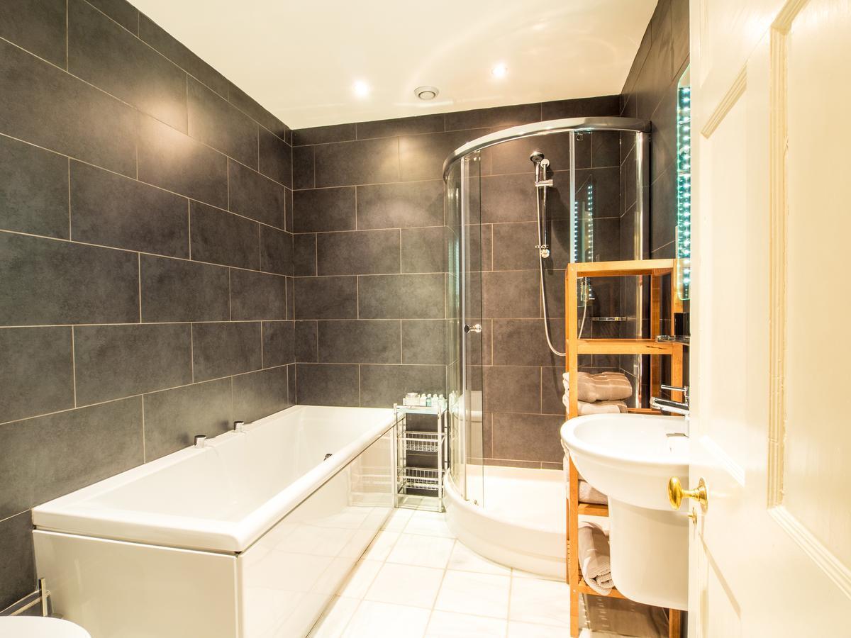 Six Brunton Place Guest House エディンバラ エクステリア 写真